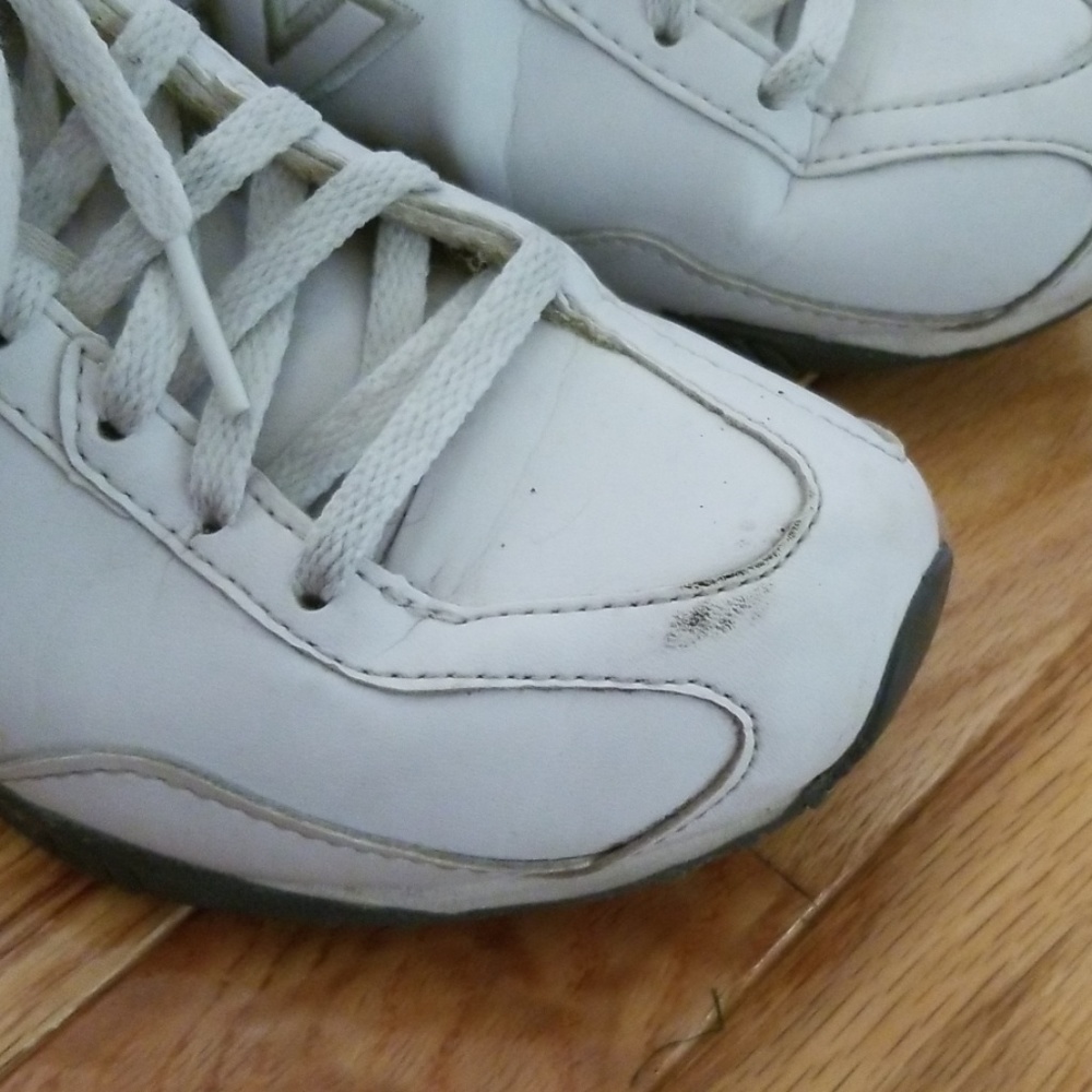 Womens New Balance - Picture 4 of 5
